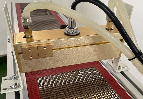 컨베이어 시스템을 치료하는 365nm UV는 수지 / 잉크 / 니스를 위해 식어 급수됩니다